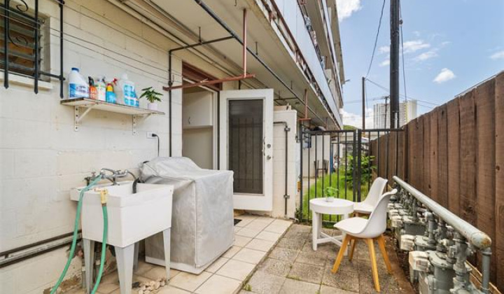 1426 Keeaumoku Street,Honolulu,Hawaii,96822,2 Bedrooms Bedrooms,1 BathroomBathrooms,Condo/Townhouse,Keeaumoku,1,18210711