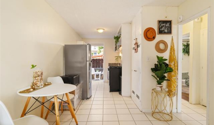 1426 Keeaumoku Street,Honolulu,Hawaii,96822,2 Bedrooms Bedrooms,1 BathroomBathrooms,Condo/Townhouse,Keeaumoku,1,18210711