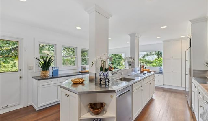 3107 Oahu Avenue,Honolulu,Hawaii,96822,5 Bedrooms Bedrooms,4 BathroomsBathrooms,Single family,Oahu,18211259