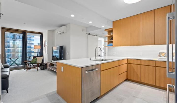 1388 Kapiolani Boulevard,Honolulu,Hawaii,96814,2 Bedrooms Bedrooms,2 BathroomsBathrooms,Condo/Townhouse,Kapiolani,27,18211663