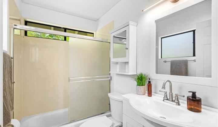600 Kahiau Loop,Honolulu,Hawaii,96821,4 Bedrooms Bedrooms,3 BathroomsBathrooms,Single family,Kahiau,18212745