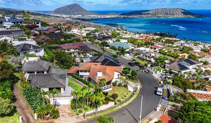 600 Kahiau Loop,Honolulu,Hawaii,96821,4 Bedrooms Bedrooms,3 BathroomsBathrooms,Single family,Kahiau,18212745