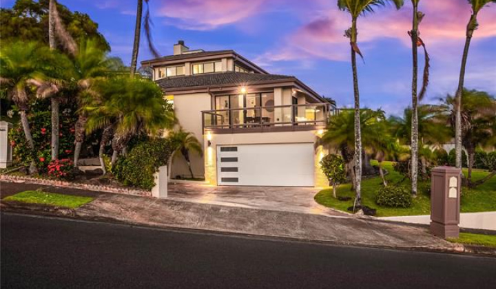 600 Kahiau Loop,Honolulu,Hawaii,96821,4 Bedrooms Bedrooms,3 BathroomsBathrooms,Single family,Kahiau,18212745