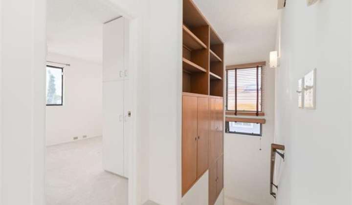 953 15th Avenue,Honolulu,Hawaii,96816,4 Bedrooms Bedrooms,2 BathroomsBathrooms,Single family,15th,18213262
