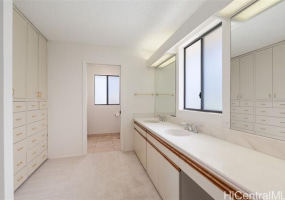 953 15th Avenue,Honolulu,Hawaii,96816,4 Bedrooms Bedrooms,2 BathroomsBathrooms,Single family,15th,18213262