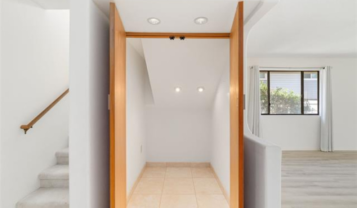 953 15th Avenue,Honolulu,Hawaii,96816,4 Bedrooms Bedrooms,2 BathroomsBathrooms,Single family,15th,18213262