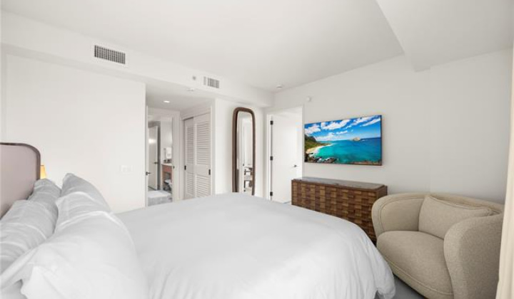 223 Saratoga Road,Honolulu,Hawaii,96815,2 Bedrooms Bedrooms,2 BathroomsBathrooms,Condo/Townhouse,Saratoga,34,19384695