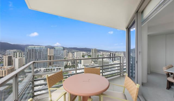 223 Saratoga Road,Honolulu,Hawaii,96815,2 Bedrooms Bedrooms,2 BathroomsBathrooms,Condo/Townhouse,Saratoga,34,19384695