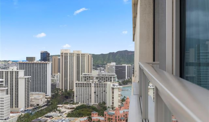 223 Saratoga Road,Honolulu,Hawaii,96815,2 Bedrooms Bedrooms,2 BathroomsBathrooms,Condo/Townhouse,Saratoga,34,19384695