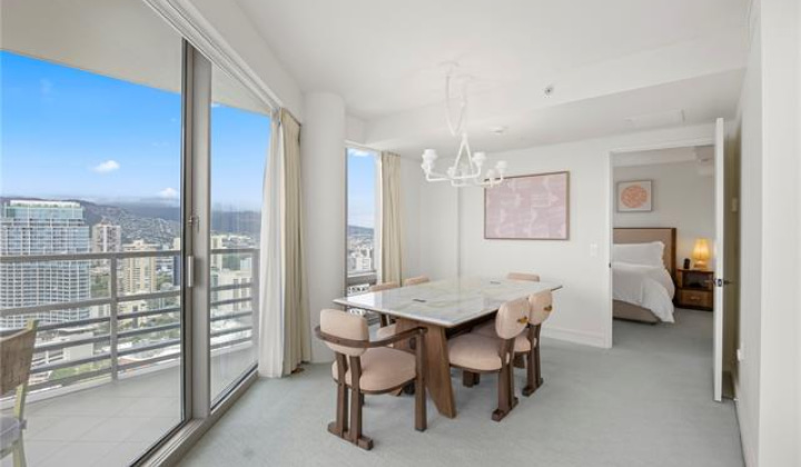 223 Saratoga Road,Honolulu,Hawaii,96815,2 Bedrooms Bedrooms,2 BathroomsBathrooms,Condo/Townhouse,Saratoga,34,19384695