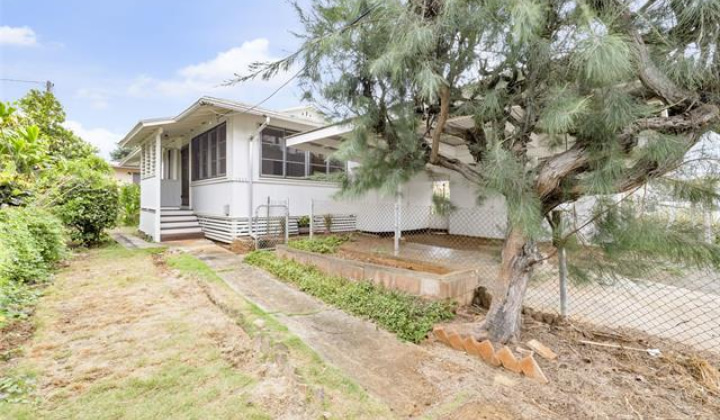 1216 Kalama Road,Honolulu,Hawaii,96819,3 Bedrooms Bedrooms,1 BathroomBathrooms,Single family,Kalama,18216295
