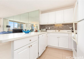 430 Lewers Street,Honolulu,Hawaii,96815,1 Bedroom Bedrooms,1 BathroomBathrooms,Condo/Townhouse,Lewers,30,18217415