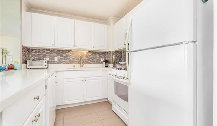 430 Lewers Street,Honolulu,Hawaii,96815,1 Bedroom Bedrooms,1 BathroomBathrooms,Condo/Townhouse,Lewers,30,18217415