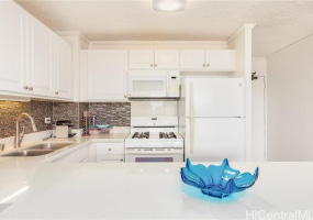 430 Lewers Street,Honolulu,Hawaii,96815,1 Bedroom Bedrooms,1 BathroomBathrooms,Condo/Townhouse,Lewers,30,18217415
