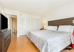 430 Lewers Street,Honolulu,Hawaii,96815,1 Bedroom Bedrooms,1 BathroomBathrooms,Condo/Townhouse,Lewers,30,18217415