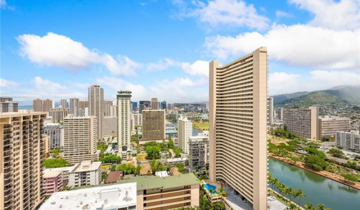 430 Lewers Street,Honolulu,Hawaii,96815,1 Bedroom Bedrooms,1 BathroomBathrooms,Condo/Townhouse,Lewers,30,18217415