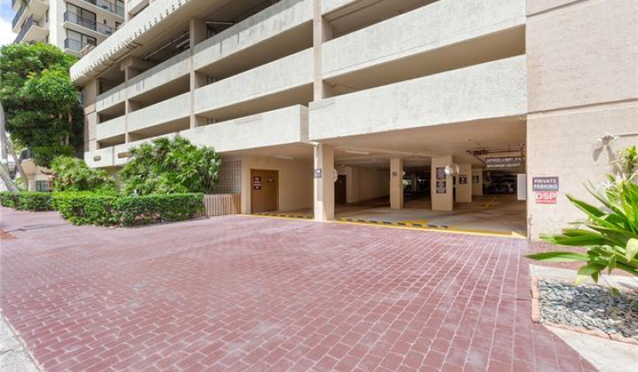 430 Lewers Street,Honolulu,Hawaii,96815,1 Bedroom Bedrooms,1 BathroomBathrooms,Condo/Townhouse,Lewers,30,18217415