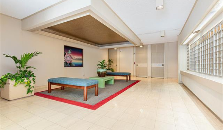 430 Lewers Street,Honolulu,Hawaii,96815,1 Bedroom Bedrooms,1 BathroomBathrooms,Condo/Townhouse,Lewers,30,18217415