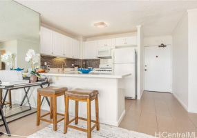 2877 Kalakaua Avenue,Honolulu,Hawaii,96815,1 Bedroom Bedrooms,1 BathroomBathrooms,Condo/Townhouse,Kalakaua,5,17767780