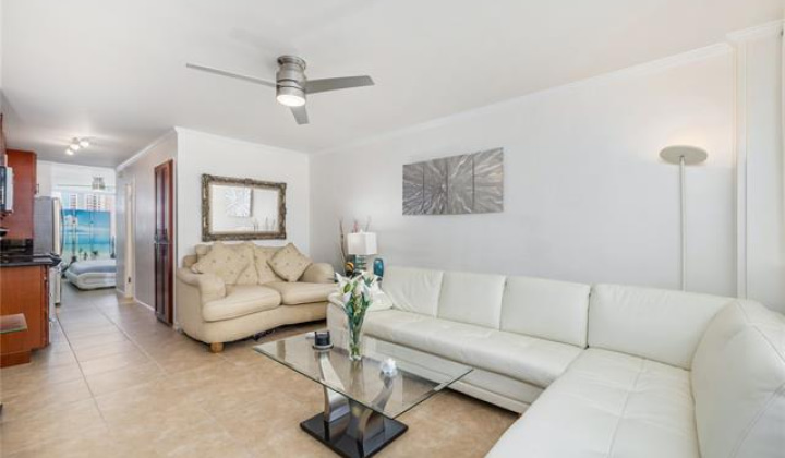425 Ena Road,Honolulu,Hawaii,96815,1 Bedroom Bedrooms,1 BathroomBathrooms,Condo/Townhouse,Ena,12,18217536