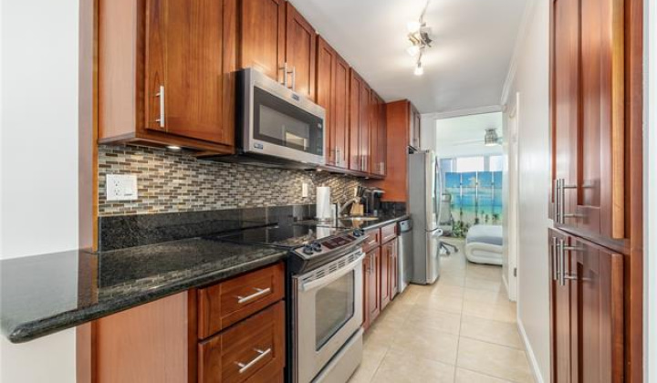 425 Ena Road,Honolulu,Hawaii,96815,1 Bedroom Bedrooms,1 BathroomBathrooms,Condo/Townhouse,Ena,12,18217536