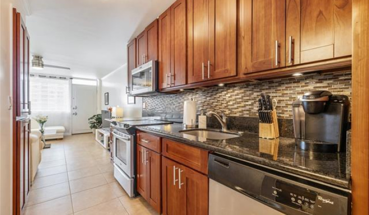 425 Ena Road,Honolulu,Hawaii,96815,1 Bedroom Bedrooms,1 BathroomBathrooms,Condo/Townhouse,Ena,12,18217536