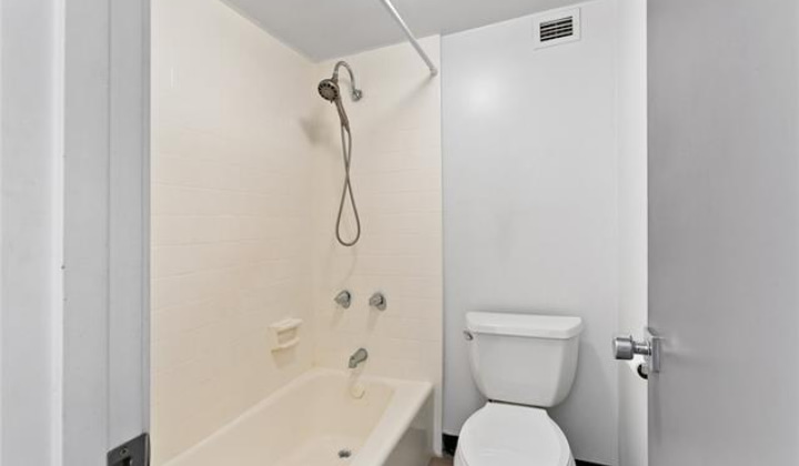 435 Walina Street,Honolulu,Hawaii,96815,1 Bedroom Bedrooms,1 BathroomBathrooms,Condo/Townhouse,Walina,6,18219574
