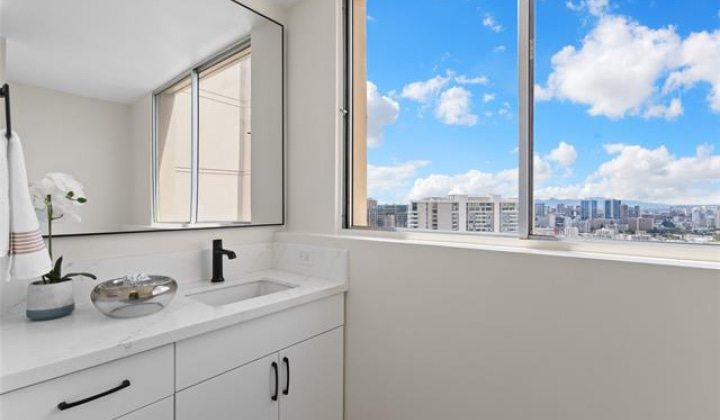 555 University Avenue,Honolulu,Hawaii,96826,3 Bedrooms Bedrooms,3 BathroomsBathrooms,Condo/Townhouse,University,38,19389753