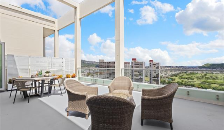 555 University Avenue,Honolulu,Hawaii,96826,3 Bedrooms Bedrooms,3 BathroomsBathrooms,Condo/Townhouse,University,38,19389753