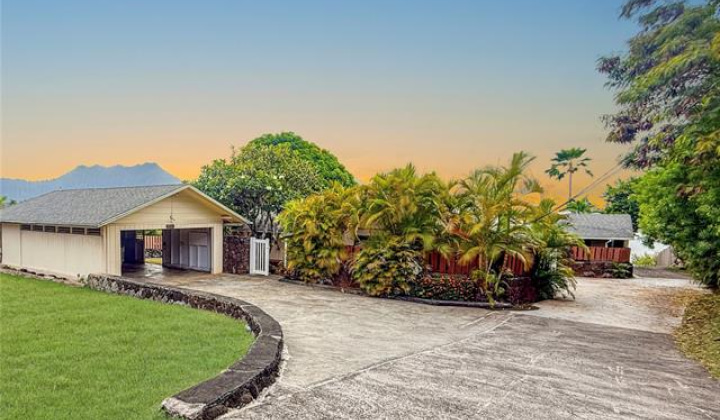 44-327 Kaneohe Bay Drive,Kaneohe,Hawaii,96744,8 ベッドルーム ベッドルーム,5 バスルームバスルーム,一戸建て,Kaneohe Bay,19391536