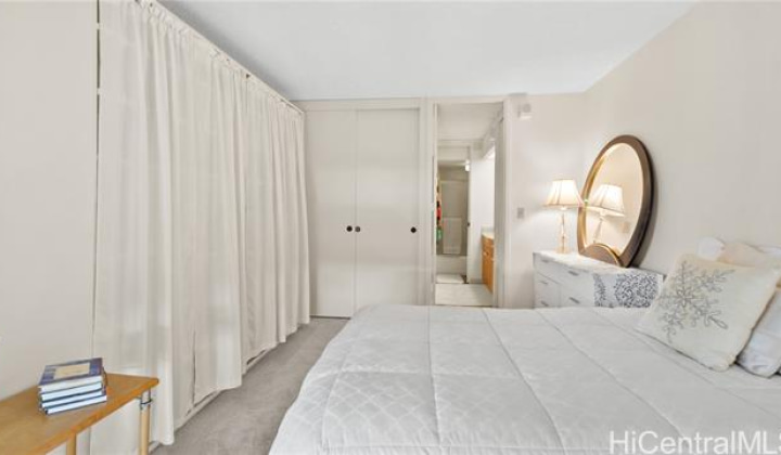 1717 Mott Smith Drive,Honolulu,Hawaii,96822,1 Bedroom Bedrooms,1 BathroomBathrooms,Condo/Townhouse,Mott Smith,25,18229619