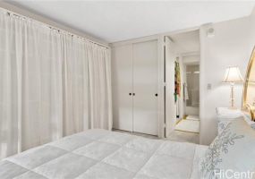 1717 Mott Smith Drive,Honolulu,Hawaii,96822,1 Bedroom Bedrooms,1 BathroomBathrooms,Condo/Townhouse,Mott Smith,25,18229619