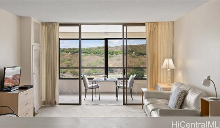1717 Mott Smith Drive,Honolulu,Hawaii,96822,1 Bedroom Bedrooms,1 BathroomBathrooms,Condo/Townhouse,Mott Smith,25,18229619
