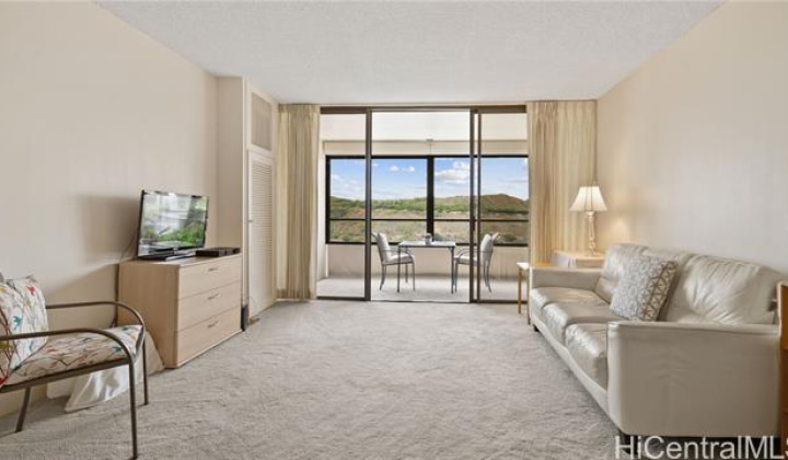 1717 Mott Smith Drive,Honolulu,Hawaii,96822,1 Bedroom Bedrooms,1 BathroomBathrooms,Condo/Townhouse,Mott Smith,25,18229619