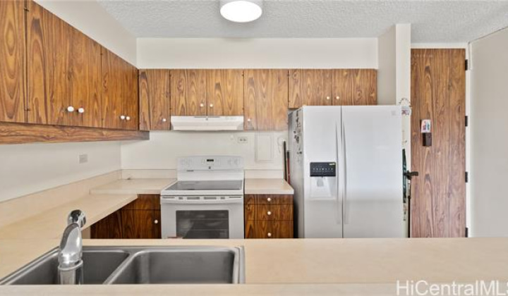 1717 Mott Smith Drive,Honolulu,Hawaii,96822,1 Bedroom Bedrooms,1 BathroomBathrooms,Condo/Townhouse,Mott Smith,25,18229619