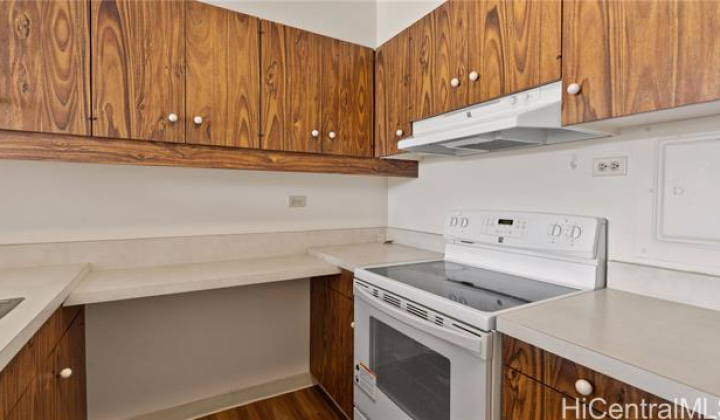 1717 Mott Smith Drive,Honolulu,Hawaii,96822,1 Bedroom Bedrooms,1 BathroomBathrooms,Condo/Townhouse,Mott Smith,25,18229619