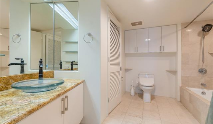 88 Piikoi Street,Honolulu,Hawaii,96814,2 Bedrooms Bedrooms,2 BathroomsBathrooms,Condo/Townhouse,Piikoi,35,18230064