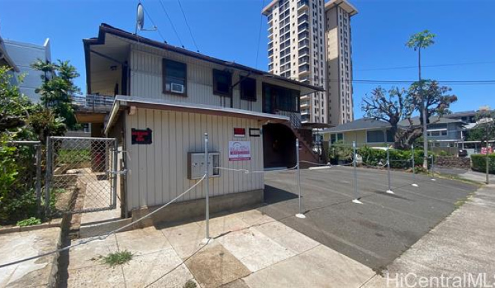 914 Kinau Street,Honolulu,Hawaii,96814,4 Bedrooms Bedrooms,4 BathroomsBathrooms,Single family,Kinau,18246078