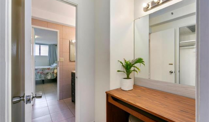 1684 Ala Moana Boulevard,Honolulu,Hawaii,96815,2 Bedrooms Bedrooms,1 BathroomBathrooms,Condo/Townhouse,Ala Moana,3,18246129