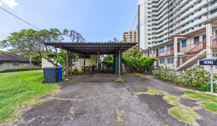 1817 Wilder Avenue,Honolulu,Hawaii,96822,3 Bedrooms Bedrooms,2 BathroomsBathrooms,Single family,Wilder,19408191