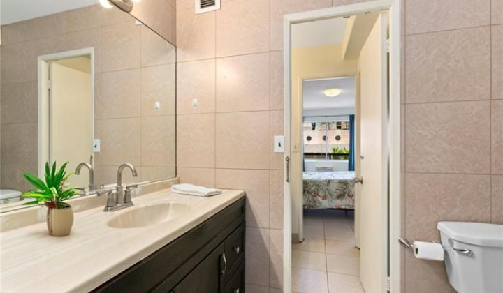 1684 Ala Moana Boulevard,Honolulu,Hawaii,96815,2 Bedrooms Bedrooms,1 BathroomBathrooms,Condo/Townhouse,Ala Moana,3,18246129