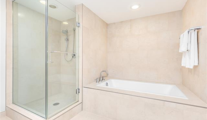1341 Kapiolani Boulevard,Honolulu,Hawaii,96814,2 Bedrooms Bedrooms,2 BathroomsBathrooms,Condo/Townhouse,Kapiolani,21,18246289