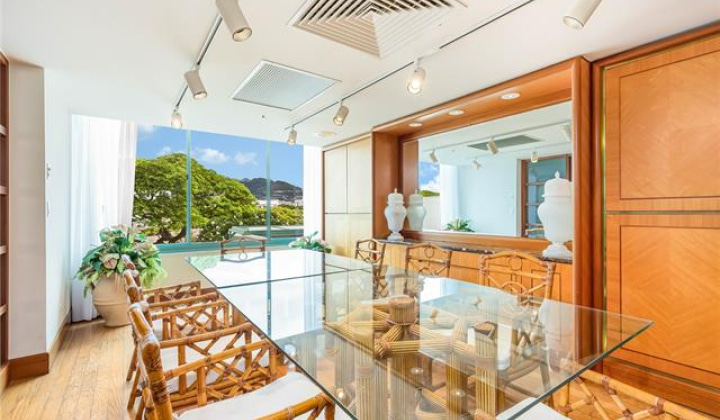 1341 Kapiolani Boulevard,Honolulu,Hawaii,96814,2 Bedrooms Bedrooms,2 BathroomsBathrooms,Condo/Townhouse,Kapiolani,21,18246289
