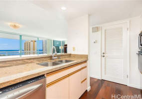 1341 Kapiolani Boulevard,Honolulu,Hawaii,96814,2 Bedrooms Bedrooms,2 BathroomsBathrooms,Condo/Townhouse,Kapiolani,21,18246289