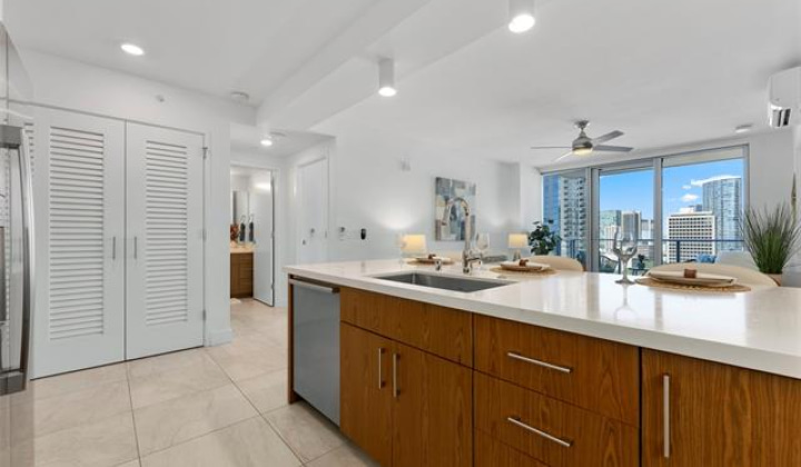 629 Keeaumoku Street,Honolulu,Hawaii,96814,2 Bedrooms Bedrooms,2 BathroomsBathrooms,Condo/Townhouse,Keeaumoku,17,18246537