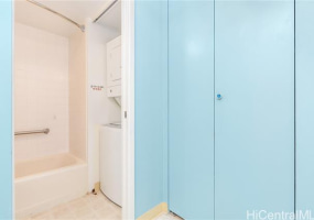 400 Hobron Lane,Honolulu,Hawaii,96815,1 Bedroom Bedrooms,1 BathroomBathrooms,Condo/Townhouse,Hobron,28,18248714