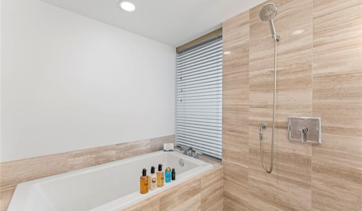 383 Kalaimoku Street,Honolulu,Hawaii,96815,2 Bedrooms Bedrooms,2 BathroomsBathrooms,Condo/Townhouse,Kalaimoku,19,18753700