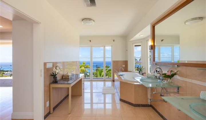 552 Moaniala Street,Honolulu,Hawaii,96821,6 ベッドルーム ベッドルーム,7 バスルームバスルーム,一戸建て,Moaniala,18702914