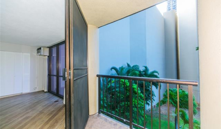 60 Beretania Street,Honolulu,Hawaii,96817,1 Bedroom Bedrooms,1 BathroomBathrooms,Condo/Townhouse,Beretania,3,18251624