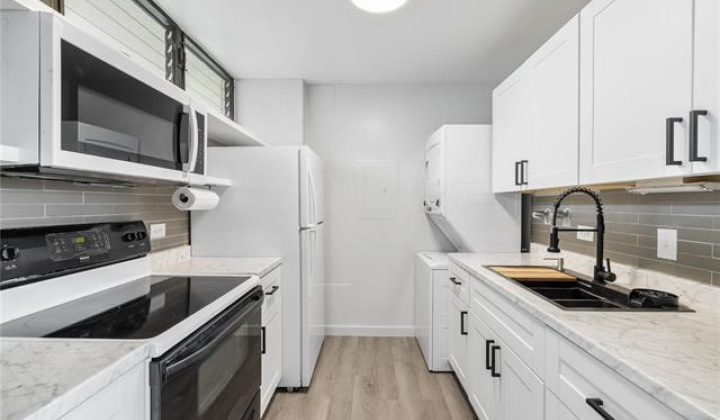 1040 Kinau Street,Honolulu,Hawaii,96814,1 Bedroom Bedrooms,1 BathroomBathrooms,Condo/Townhouse,Kinau,8,18251830